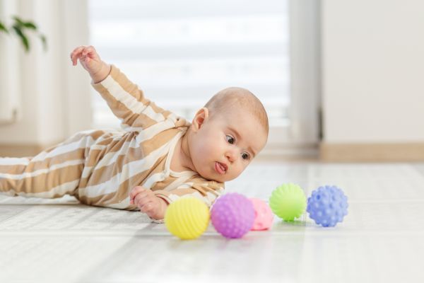 sensory play activities 6 months