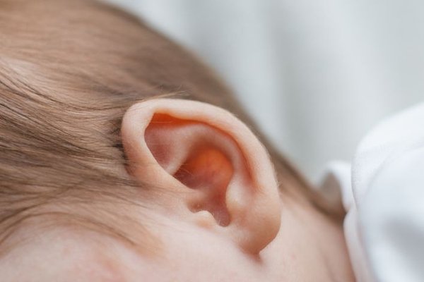 baby ear infection symptoms