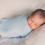 how to swaddle a newborn