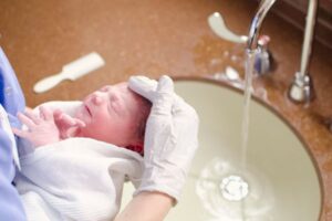 Newborn First Bath: When and How to Make It Easier